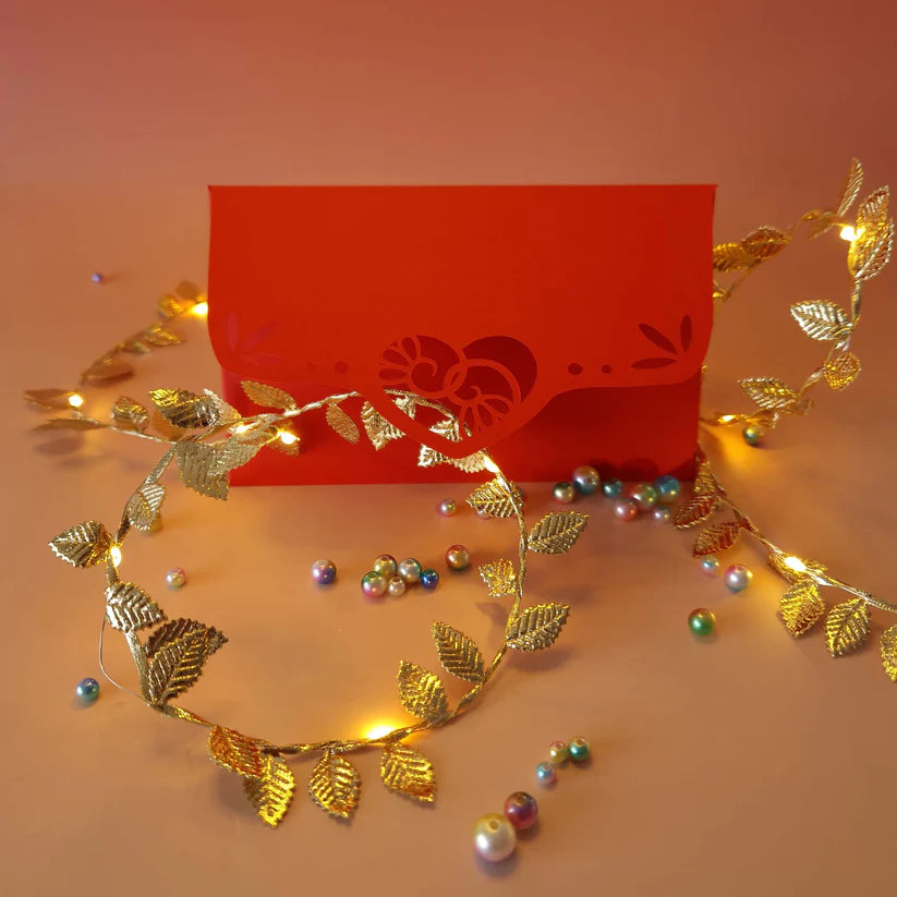 Invitație Eleganta de Nunta cu Flori si Plic Rosu Inima – Carton Sidefat